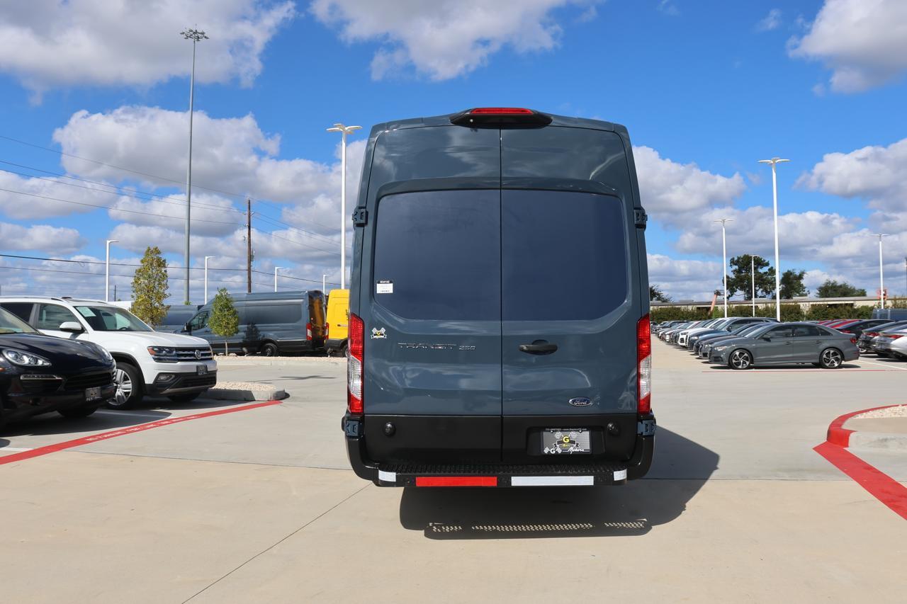 2019 Ford Transit photo 2