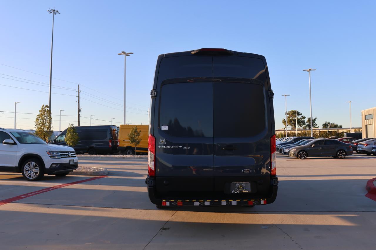 2019 Ford Transit photo 2