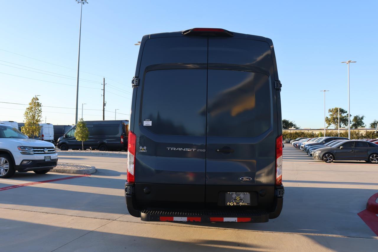 2019 Ford Transit photo 3