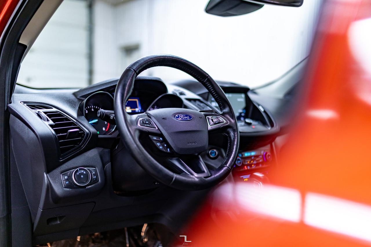 2019 Ford Escape AWD SEL Leather Roof BCam Red Deer AB