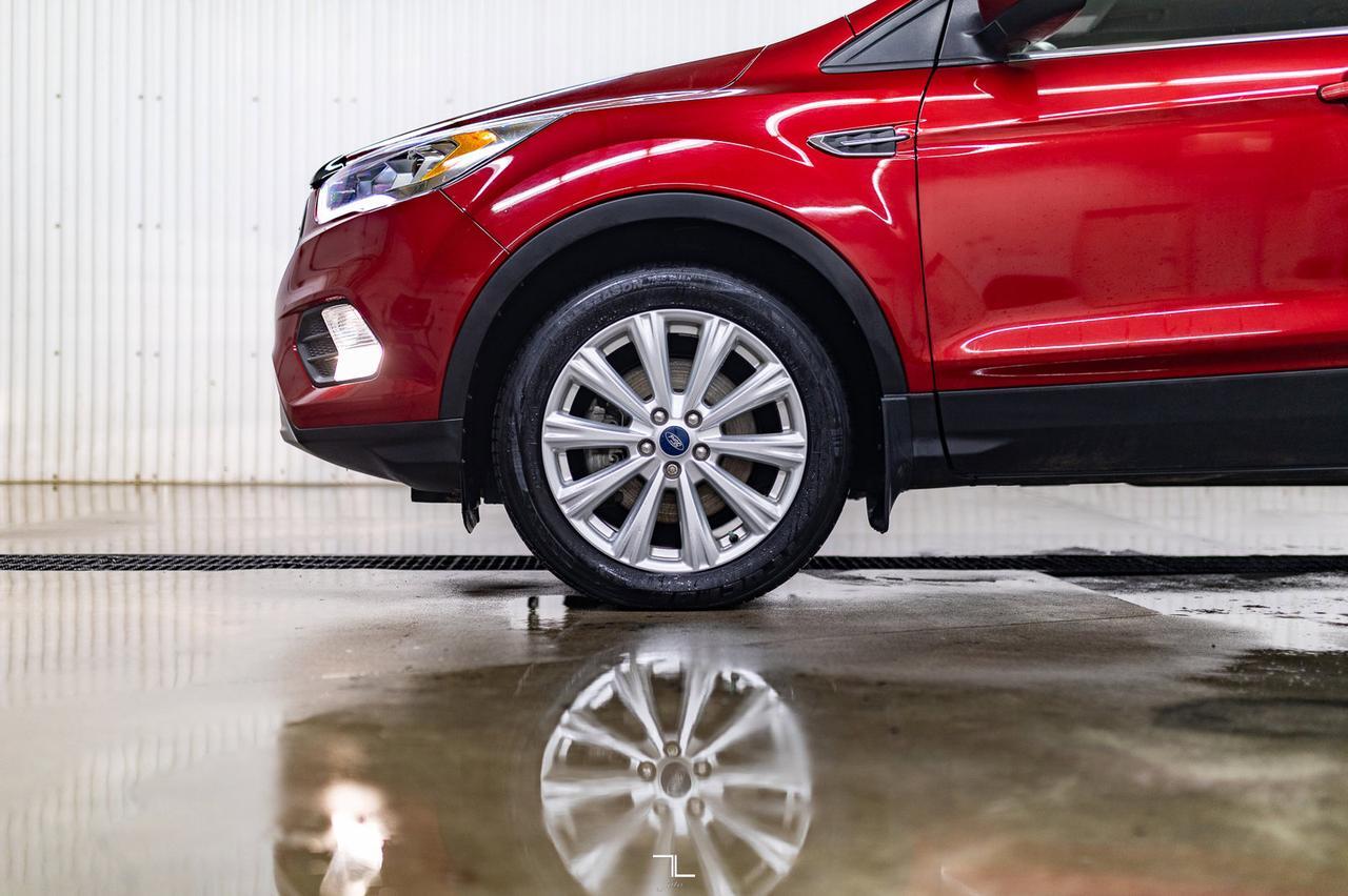 2019 Ford Escape AWD SEL Leather Roof BCam Red Deer AB