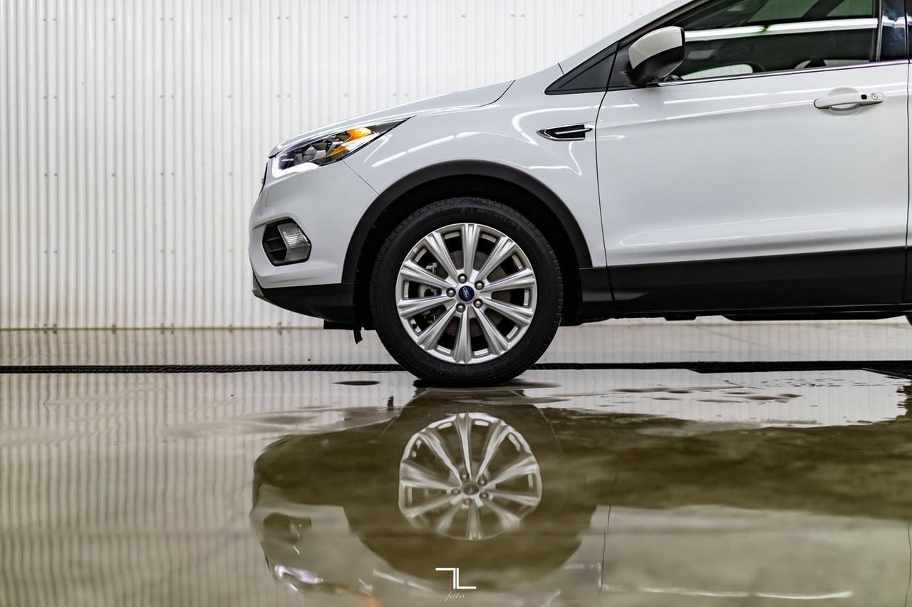 2019 Ford Escape AWD SEL Leather Roof BCam Red Deer AB