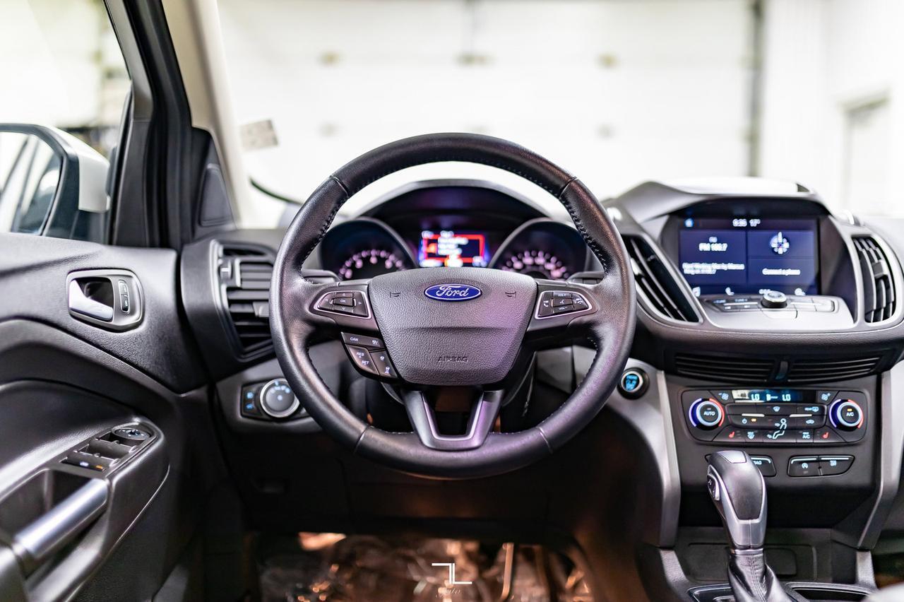 2019 Ford Escape AWD SEL Leather Roof BCam Red Deer AB