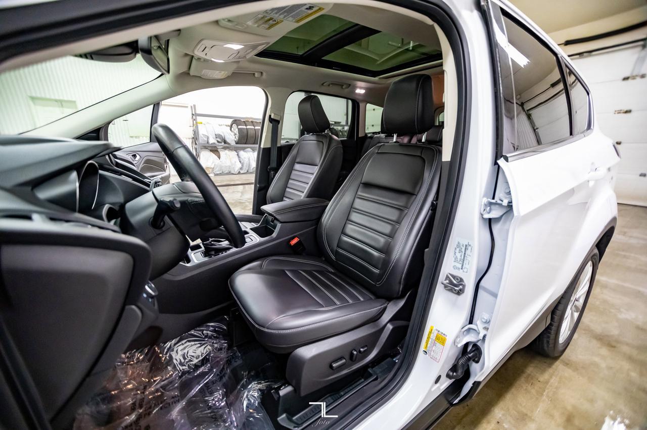 2019 Ford Escape AWD SEL Leather Roof BCam Red Deer AB