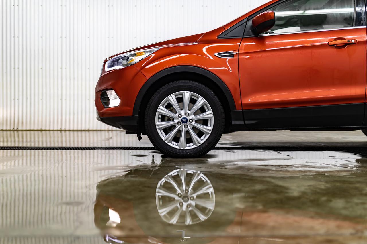 2019 Ford Escape AWD SEL Leather Roof Nav BCam Red Deer AB