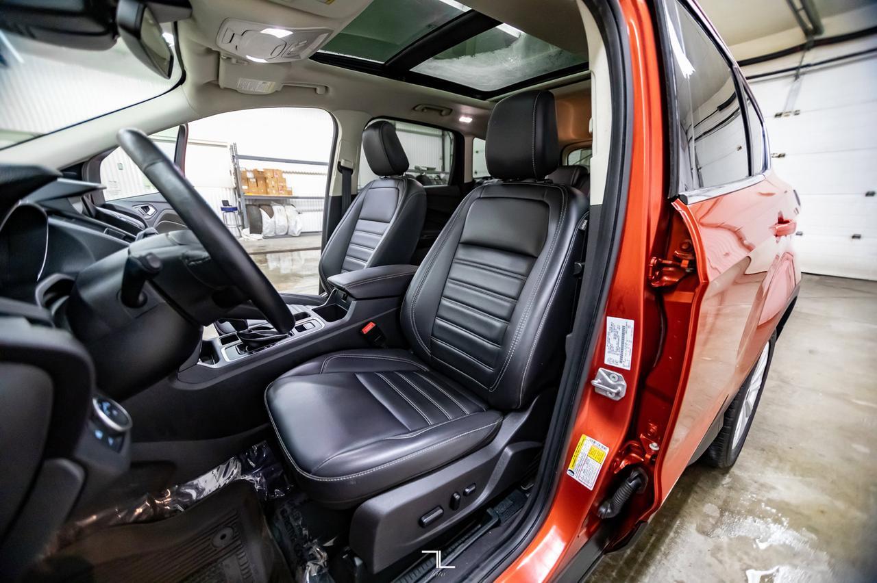 2019 Ford Escape AWD SEL Leather Roof Nav BCam Red Deer AB