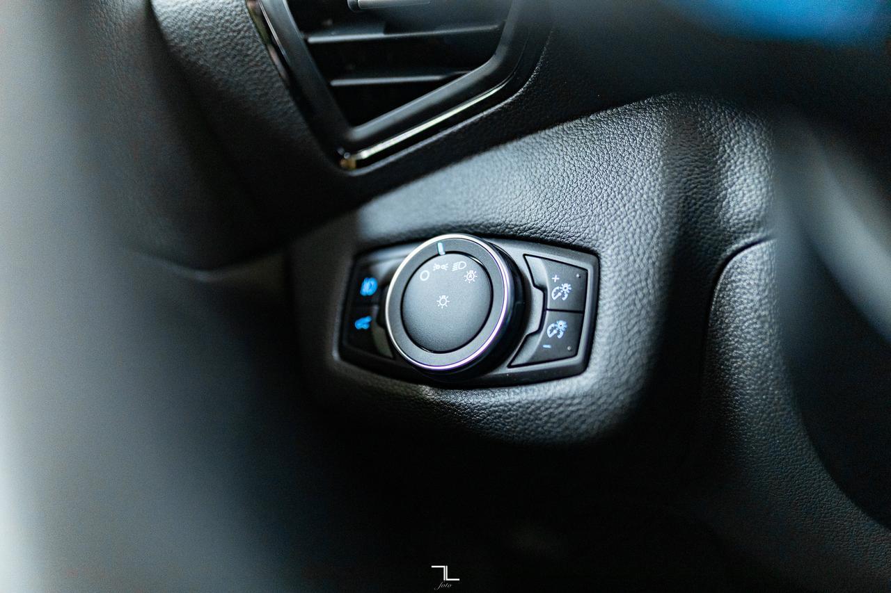 2019 Ford Escape AWD Titanium Leather Nav BCam Red Deer AB