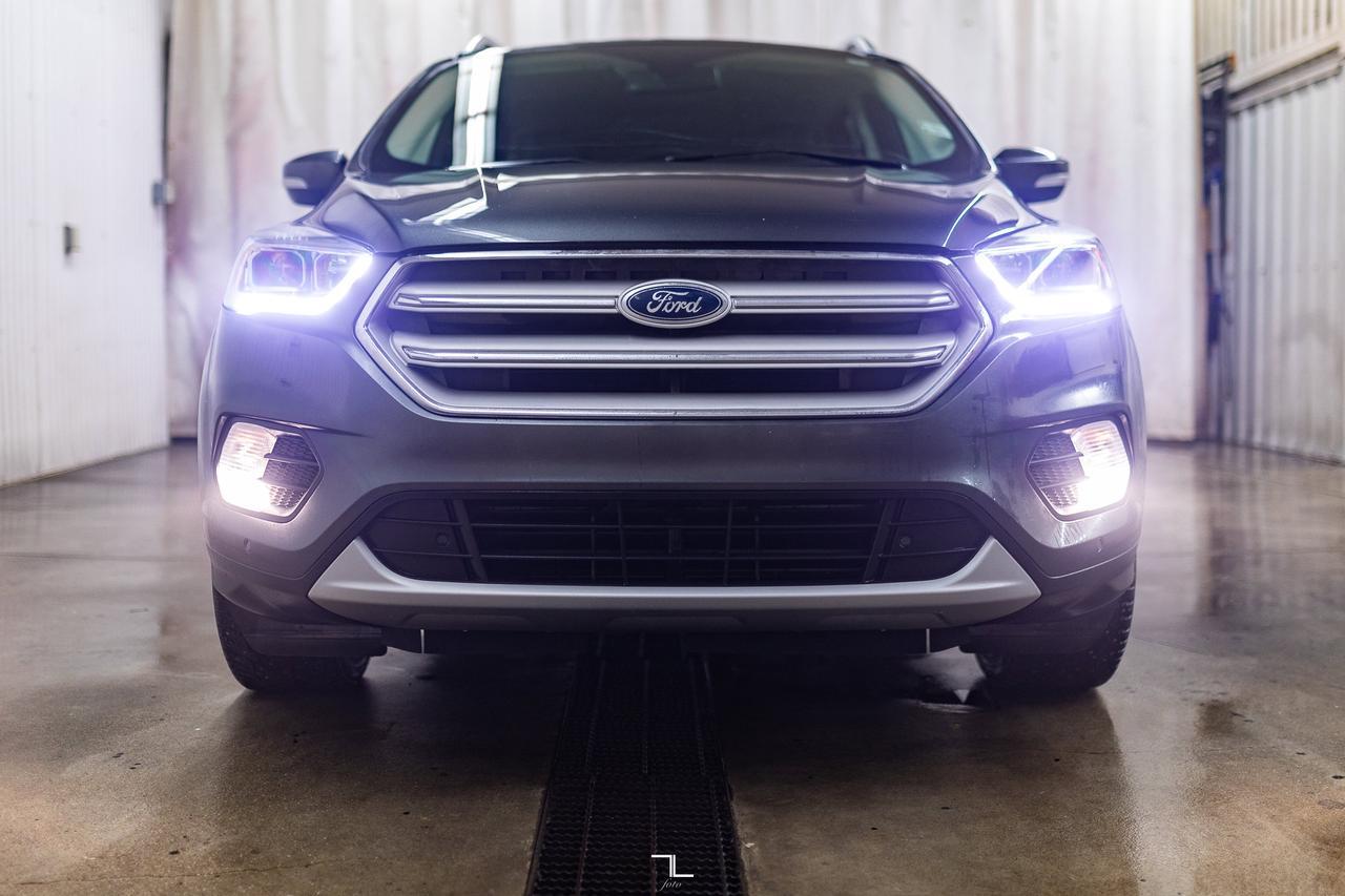 2019 Ford Escape AWD Titanium Leather Nav BCam Red Deer AB