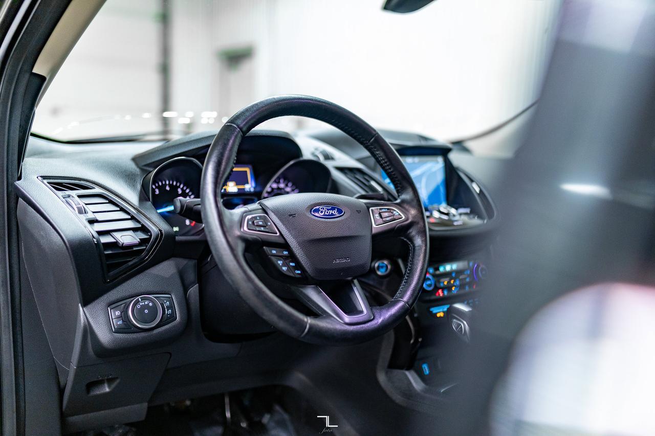 2019 Ford Escape AWD Titanium Leather Nav BCam Red Deer AB