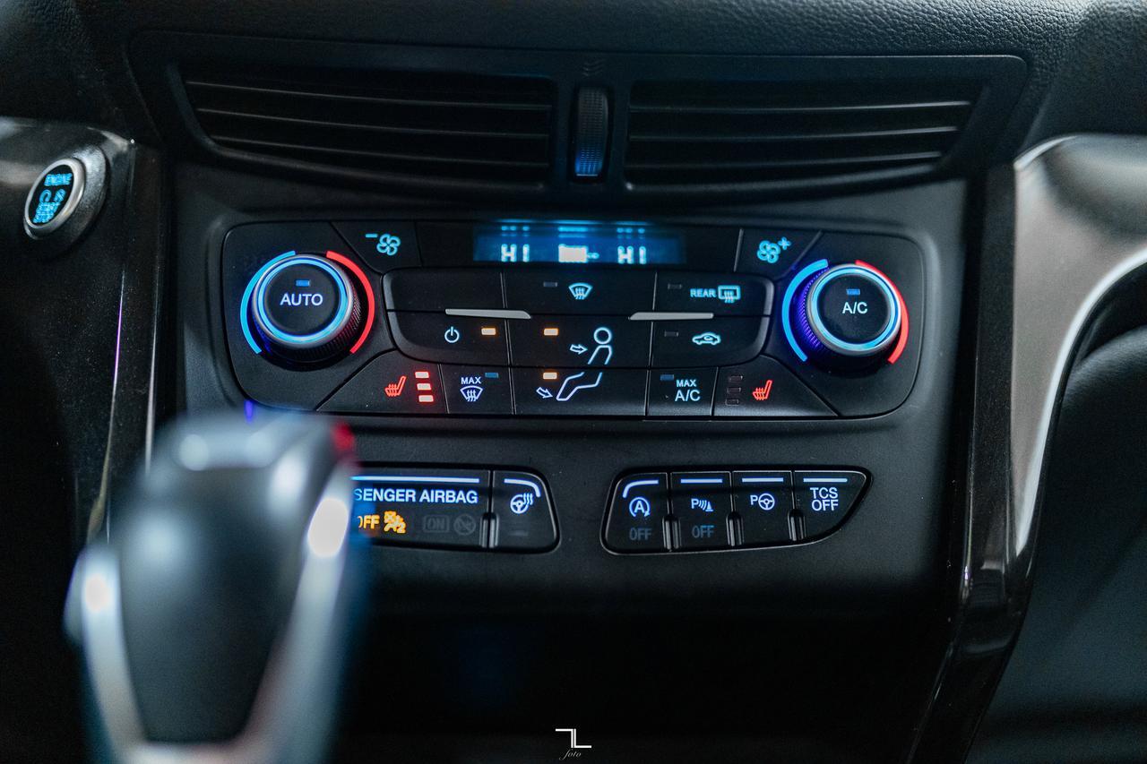 2019 Ford Escape AWD Titanium Leather Nav BCam Red Deer AB