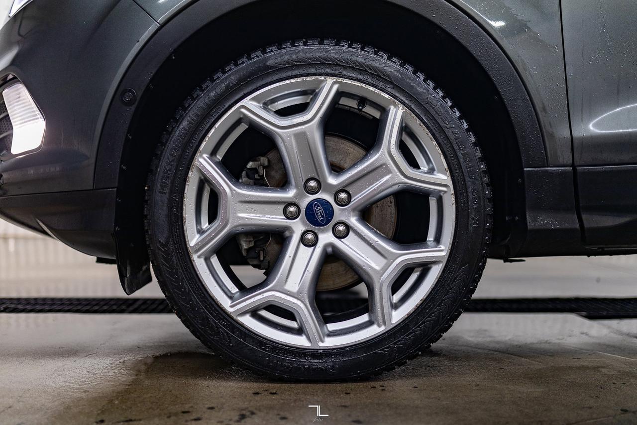 2019 Ford Escape AWD Titanium Leather Nav BCam Red Deer AB