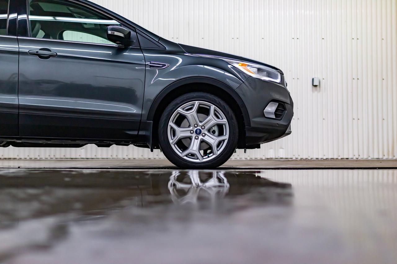 2019 Ford Escape AWD Titanium Leather Roof Nav BCam Red Deer AB