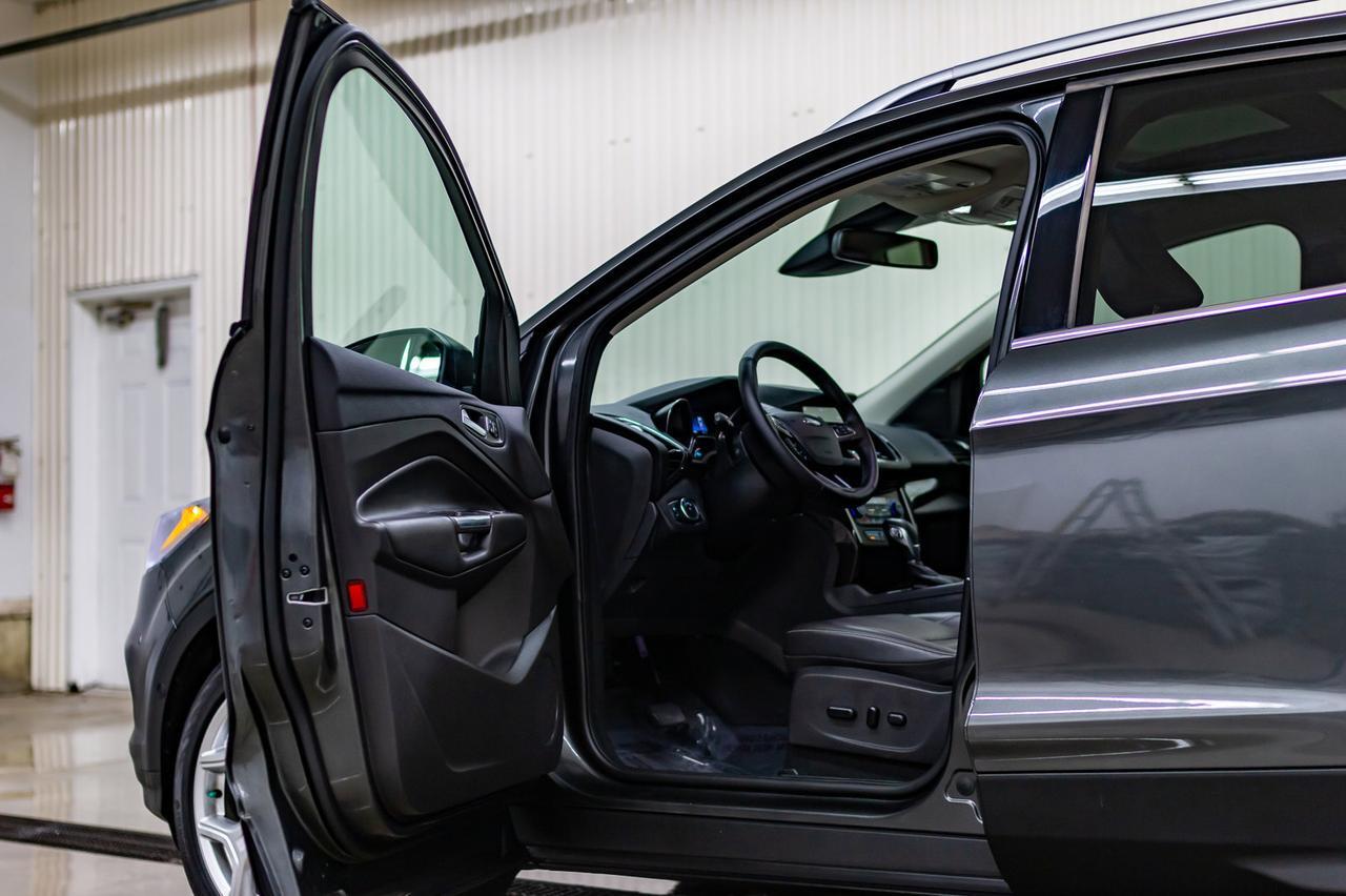 2019 Ford Escape AWD Titanium Leather Roof Nav BCam Red Deer AB