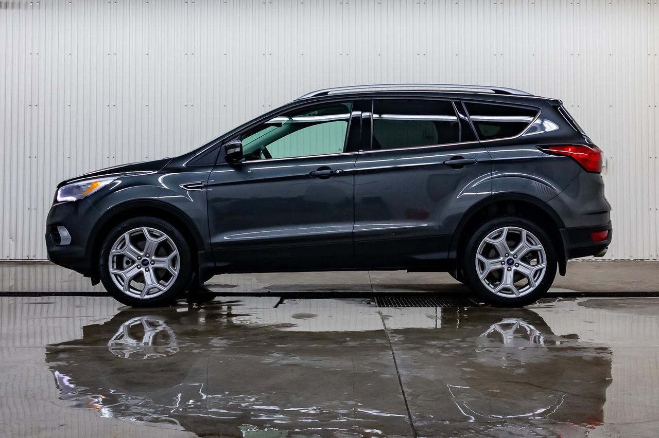 2019 Ford Escape AWD Titanium Leather Roof Nav BCam Red Deer AB