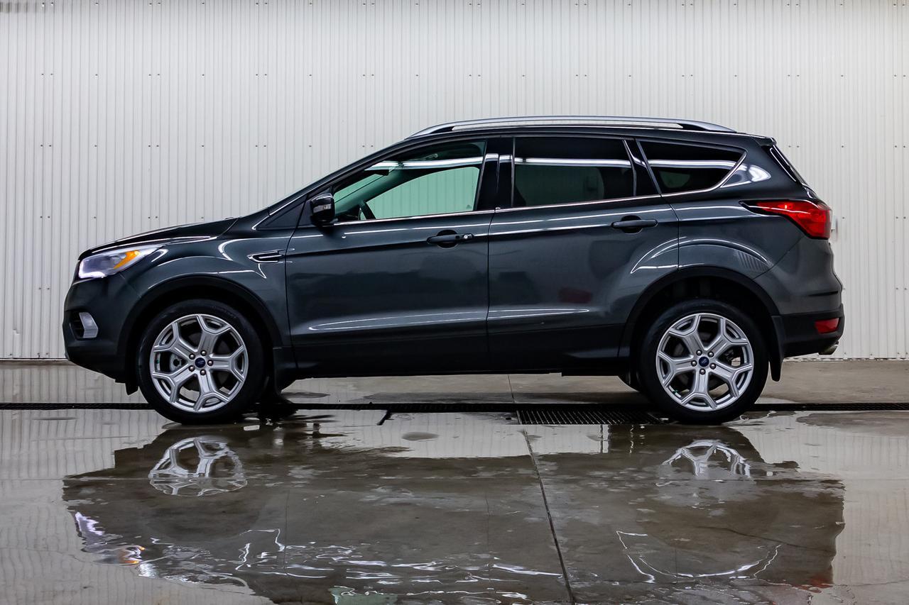 2019 Ford Escape AWD Titanium Leather Roof Nav BCam Red Deer AB