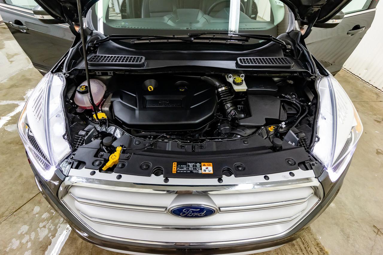 2019 Ford Escape AWD Titanium Leather Roof Nav BCam Red Deer AB