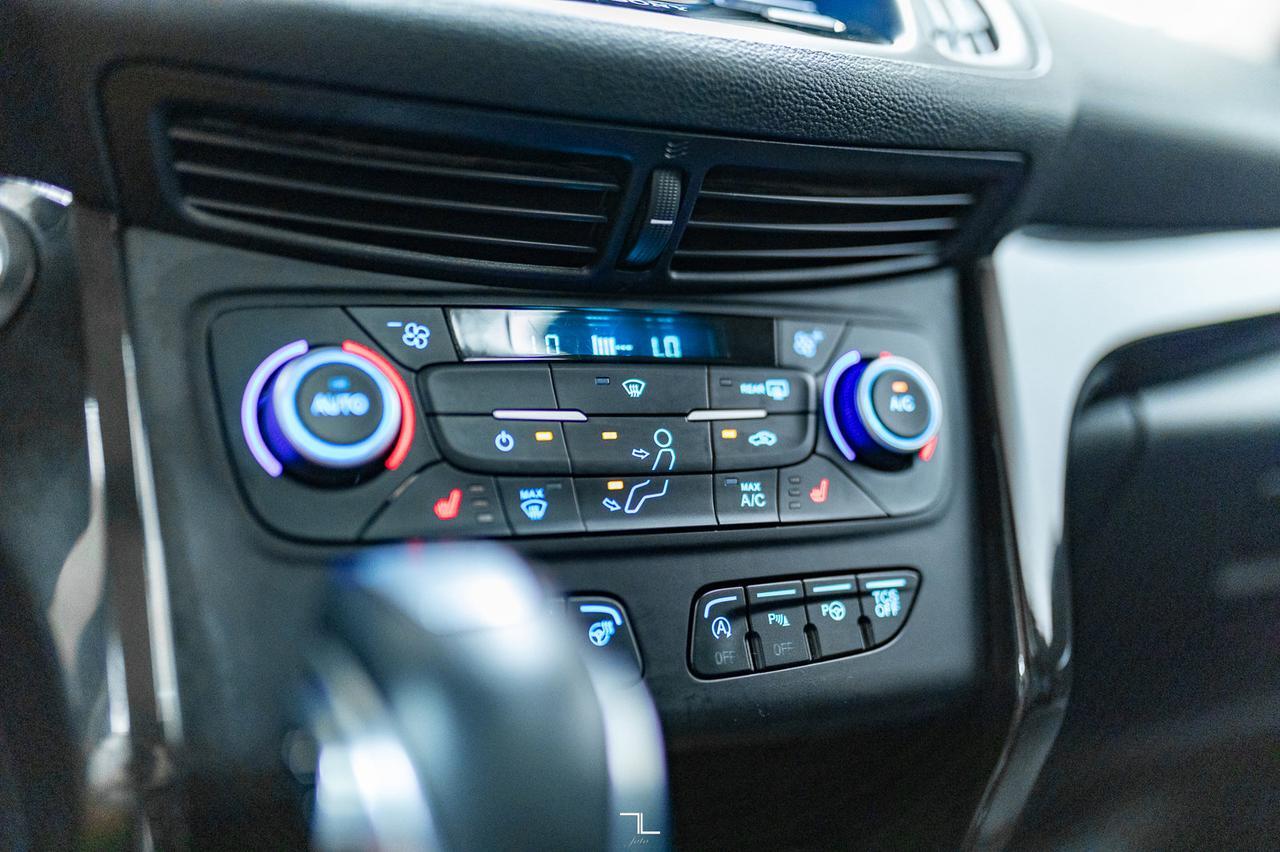 2019 Ford Escape AWD Titanium Leather Roof Nav BCam Red Deer AB