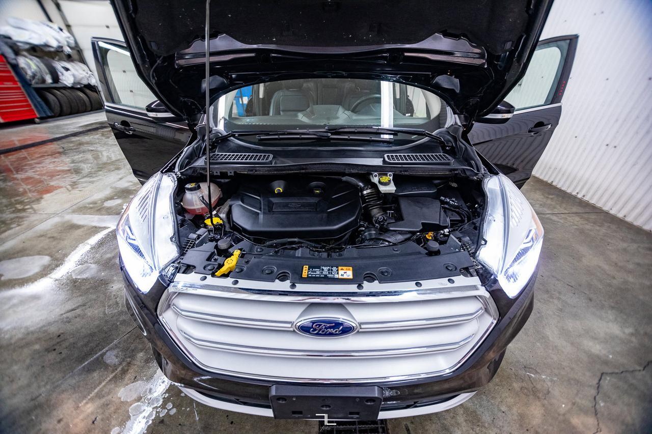 2019 Ford Escape AWD Titanium Leather Roof Nav BCam Red Deer AB