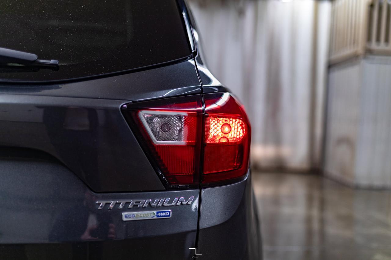 2019 Ford Escape AWD Titanium Nav Roof BCam Red Deer AB