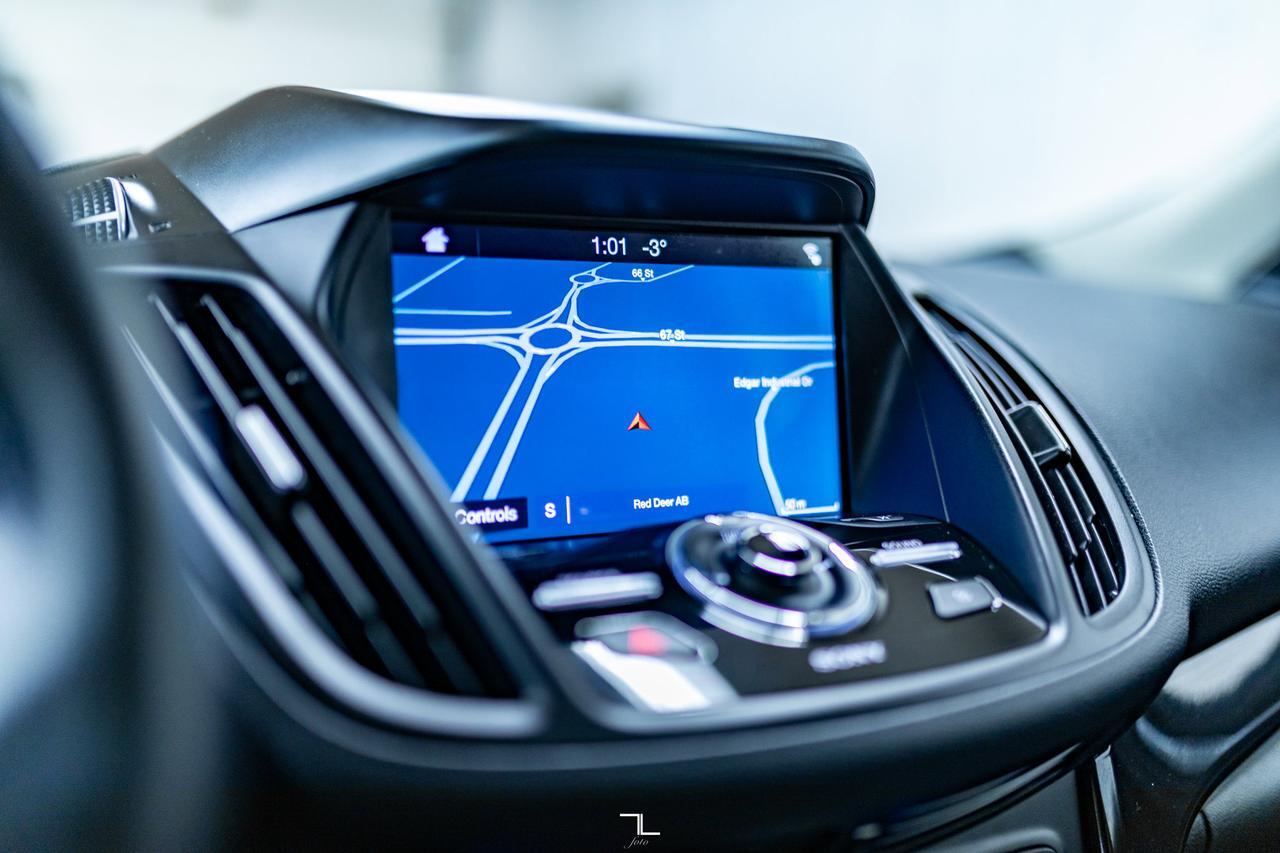 2019 Ford Escape AWD Titanium Nav Roof BCam Red Deer AB