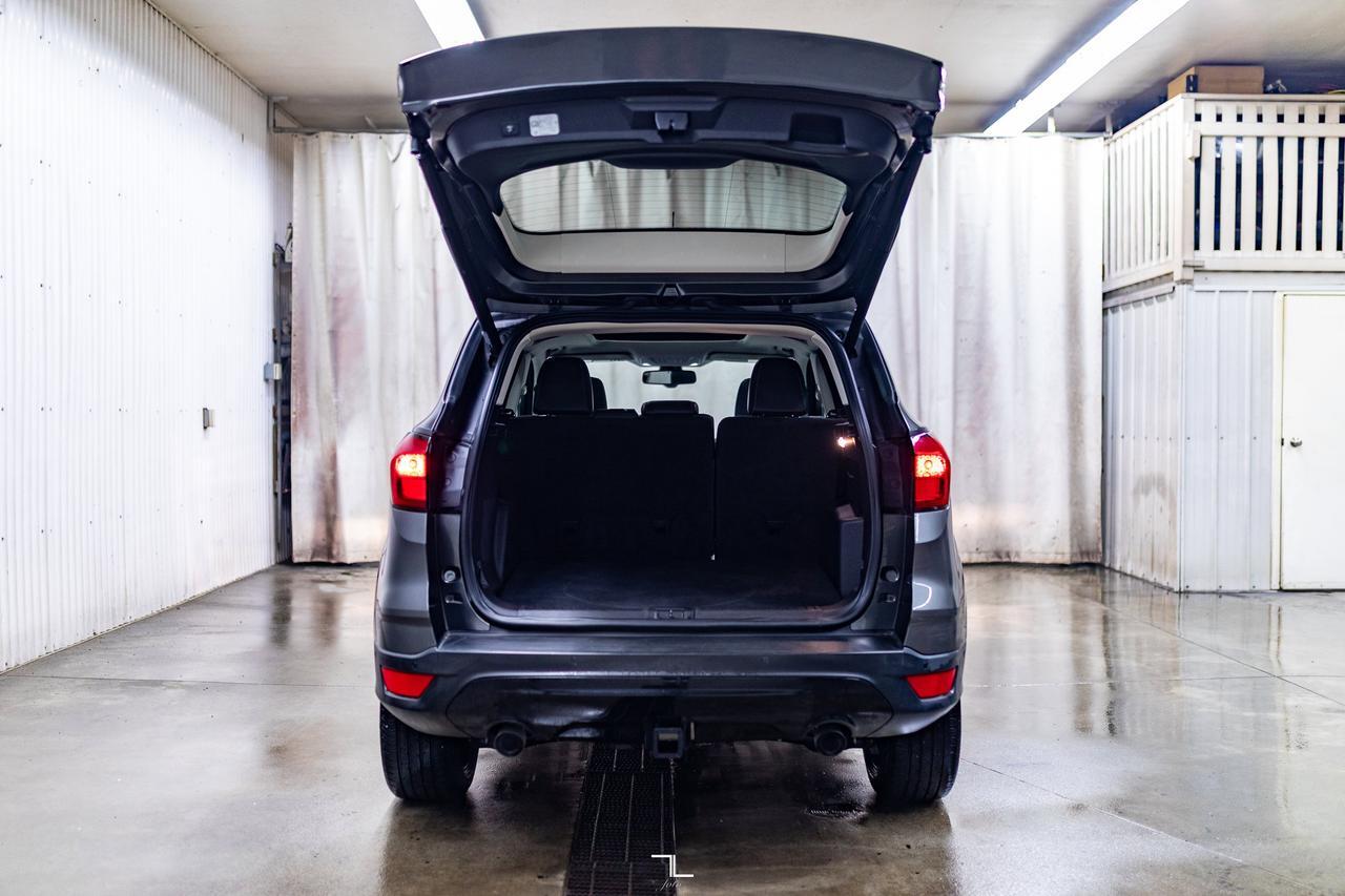 2019 Ford Escape AWD Titanium Nav Roof BCam Red Deer AB