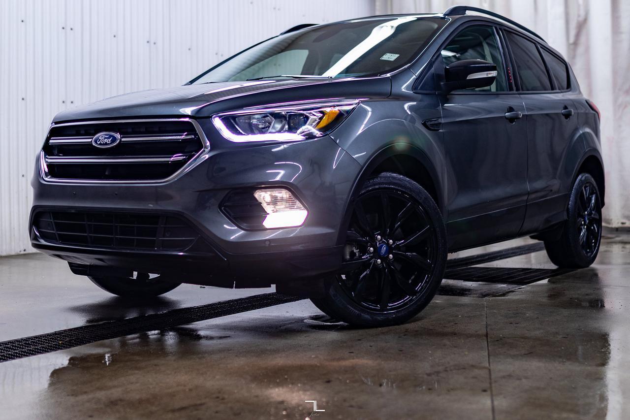 2019 Ford Escape AWD Titanium Nav Roof BCam Red Deer AB