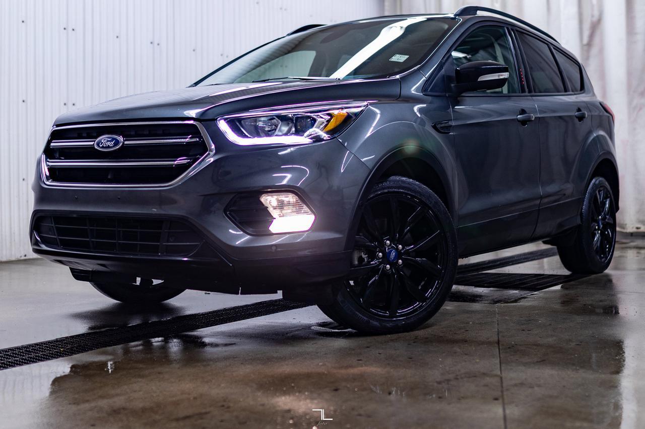 2019 Ford Escape AWD Titanium Nav Roof BCam Red Deer AB