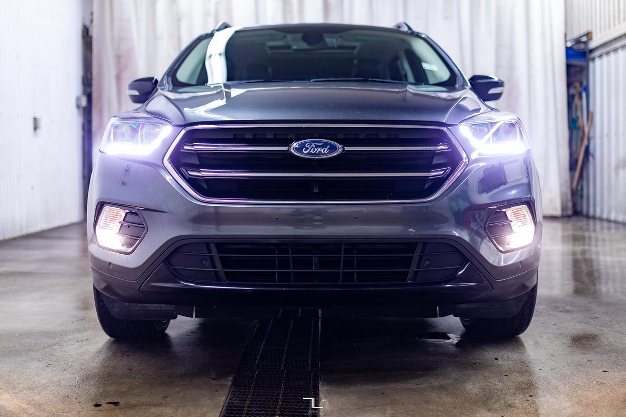 2019 Ford Escape AWD Titanium Nav Roof BCam Red Deer AB