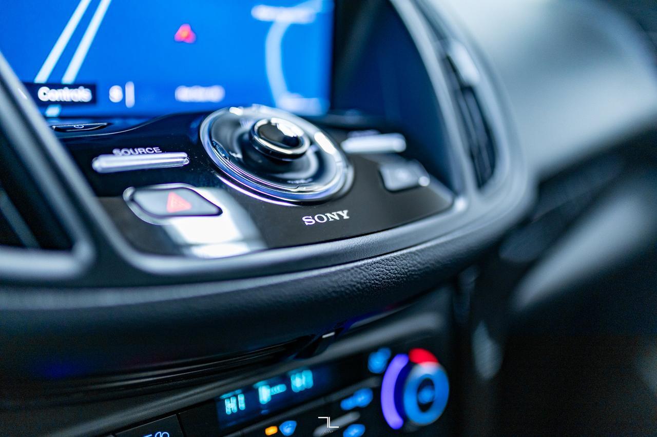 2019 Ford Escape AWD Titanium Nav Roof BCam Red Deer AB