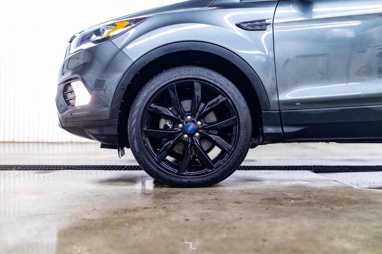 2019 Ford Escape AWD Titanium Nav Roof BCam Red Deer AB