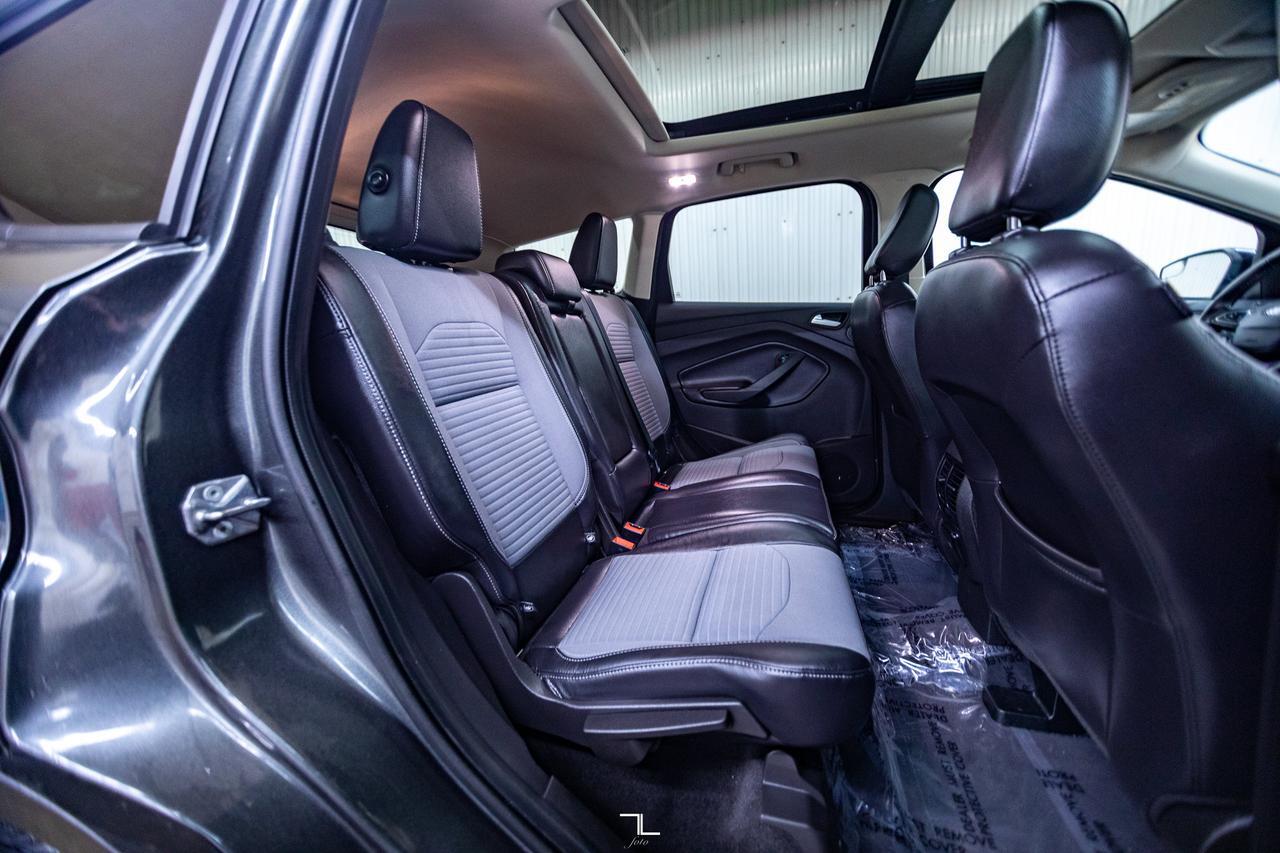 2019 Ford Escape AWD Titanium Nav Roof BCam Red Deer AB