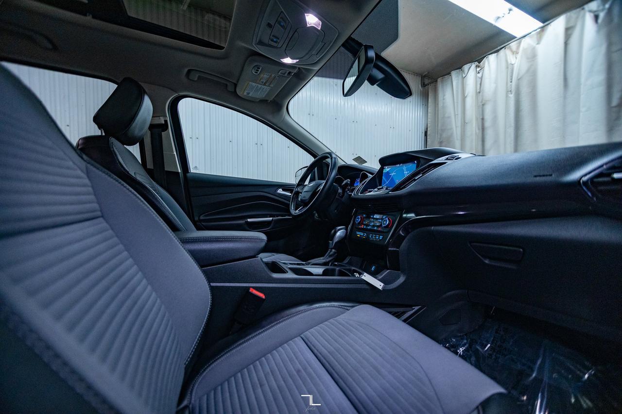 2019 Ford Escape AWD Titanium Nav Roof BCam Red Deer AB