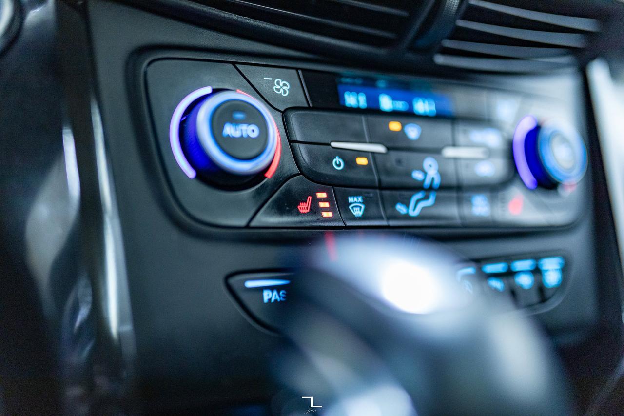 2019 Ford Escape AWD Titanium Nav Roof BCam Red Deer AB