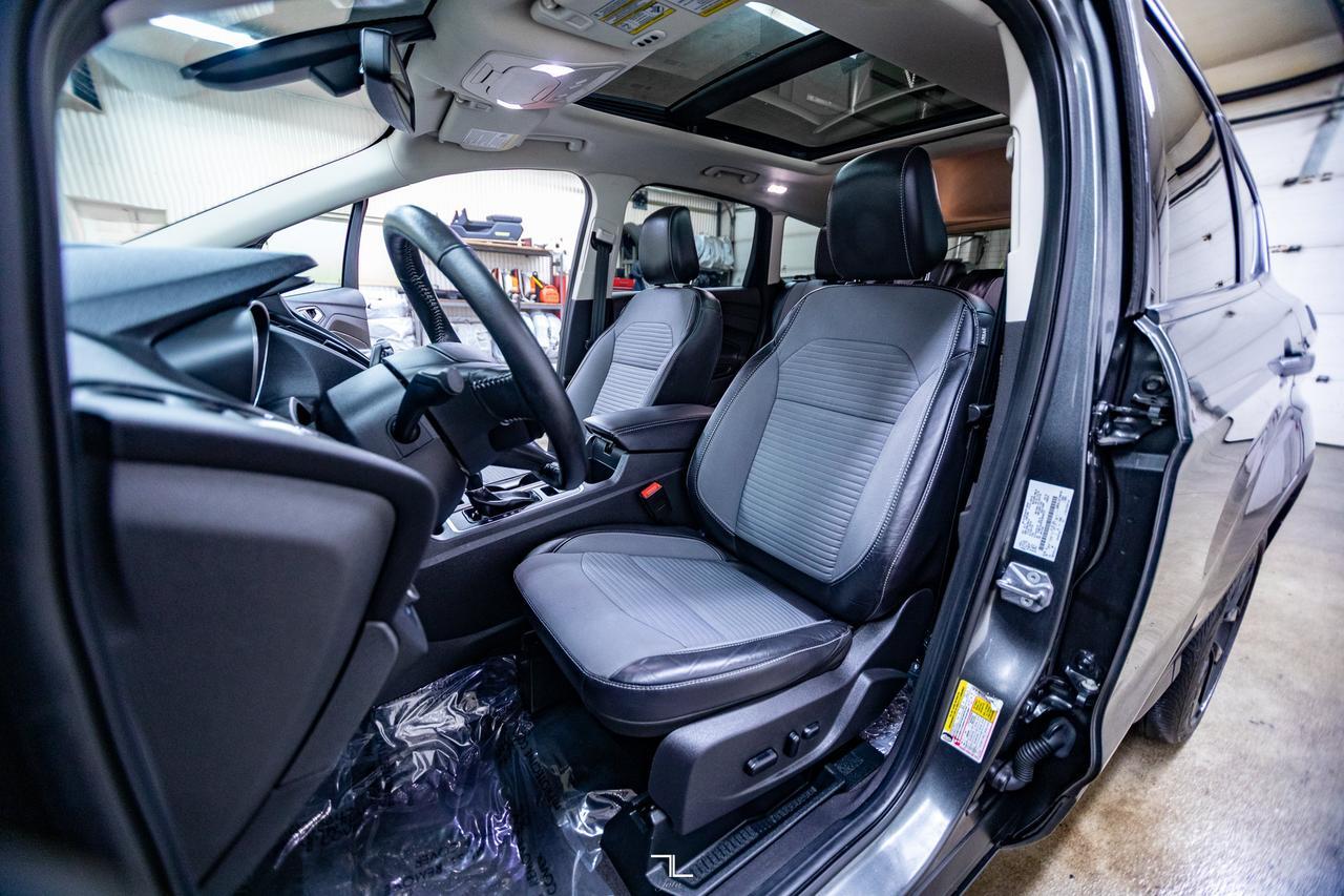 2019 Ford Escape AWD Titanium Nav Roof BCam Red Deer AB