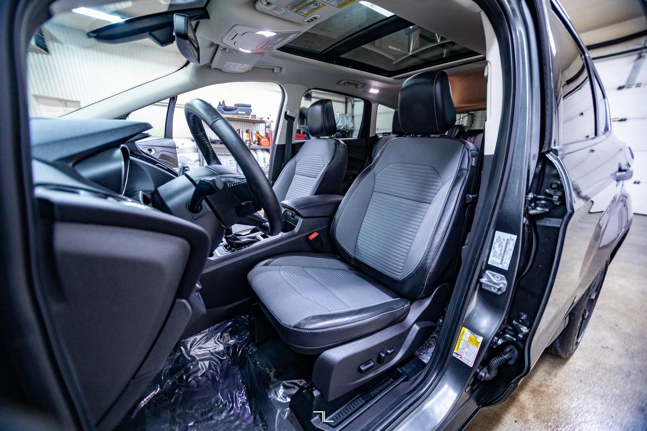 2019 Ford Escape AWD Titanium Nav Roof BCam Red Deer AB