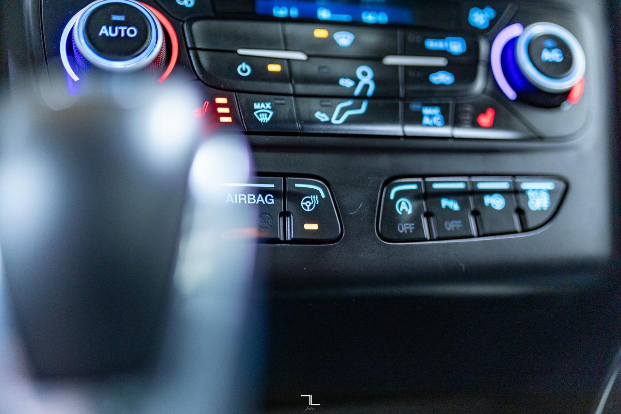 2019 Ford Escape AWD Titanium Nav Roof BCam Red Deer AB