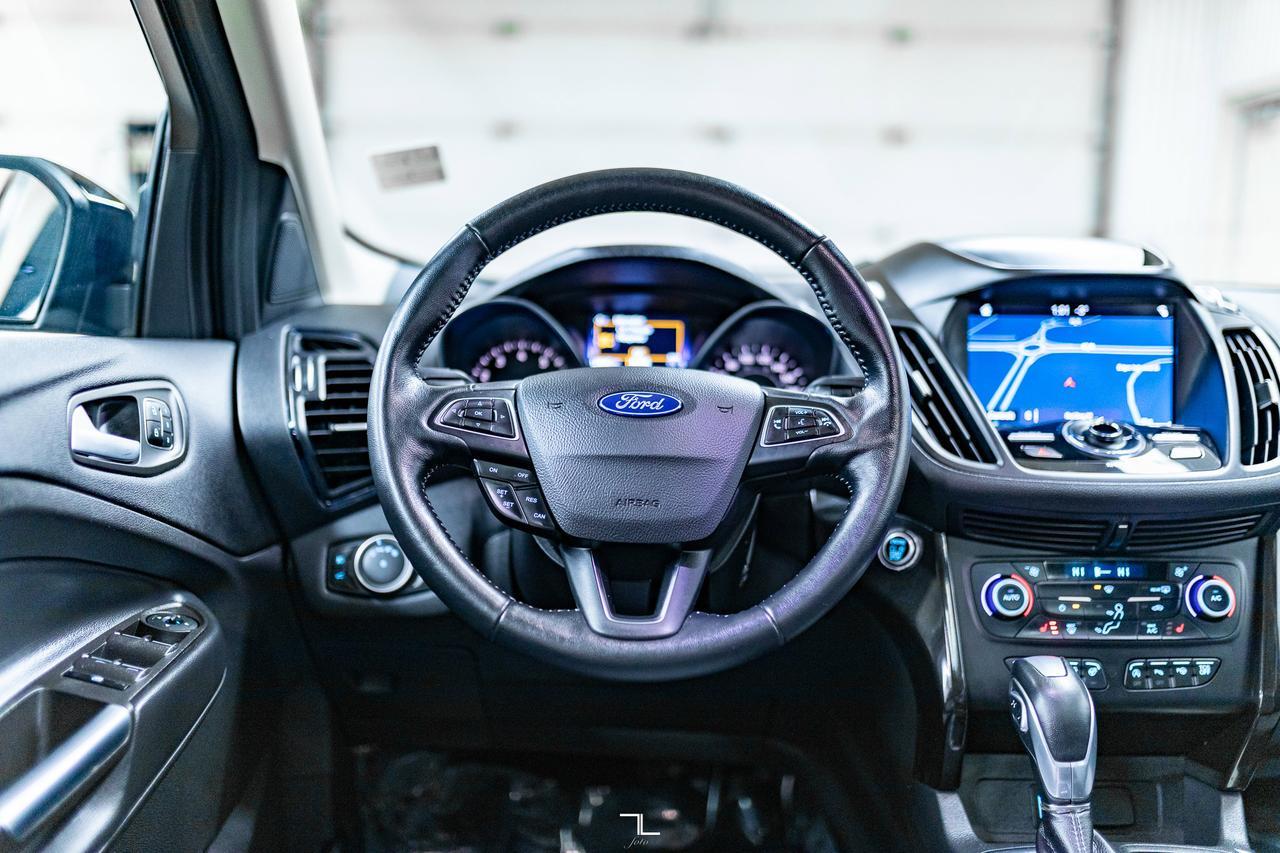 2019 Ford Escape AWD Titanium Nav Roof BCam Red Deer AB