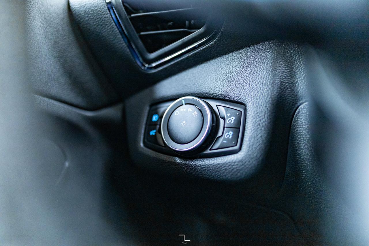 2019 Ford Escape AWD Titanium Nav Roof BCam Red Deer AB