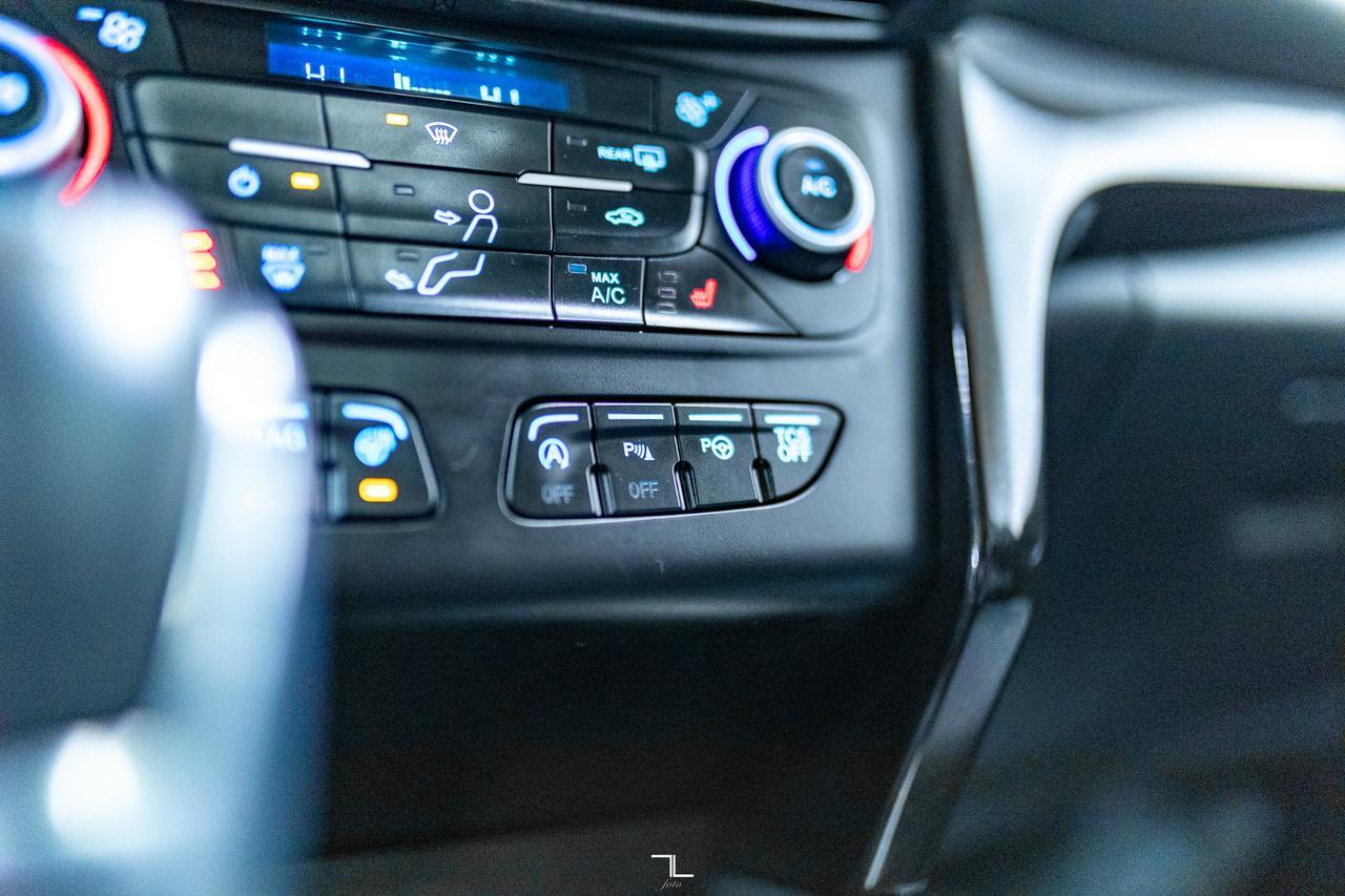 2019 Ford Escape AWD Titanium Nav Roof BCam Red Deer AB