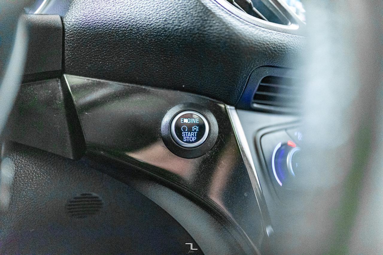 2019 Ford Escape AWD Titanium Nav Roof BCam Red Deer AB