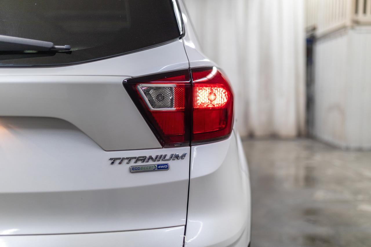 2019 Ford Escape AWD Titanium Nav Roof BCam Red Deer AB