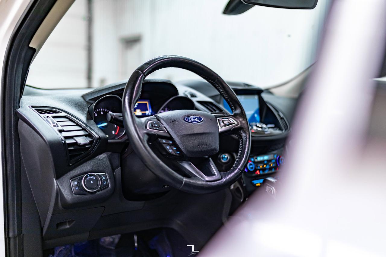 2019 Ford Escape AWD Titanium Nav Roof BCam Red Deer AB