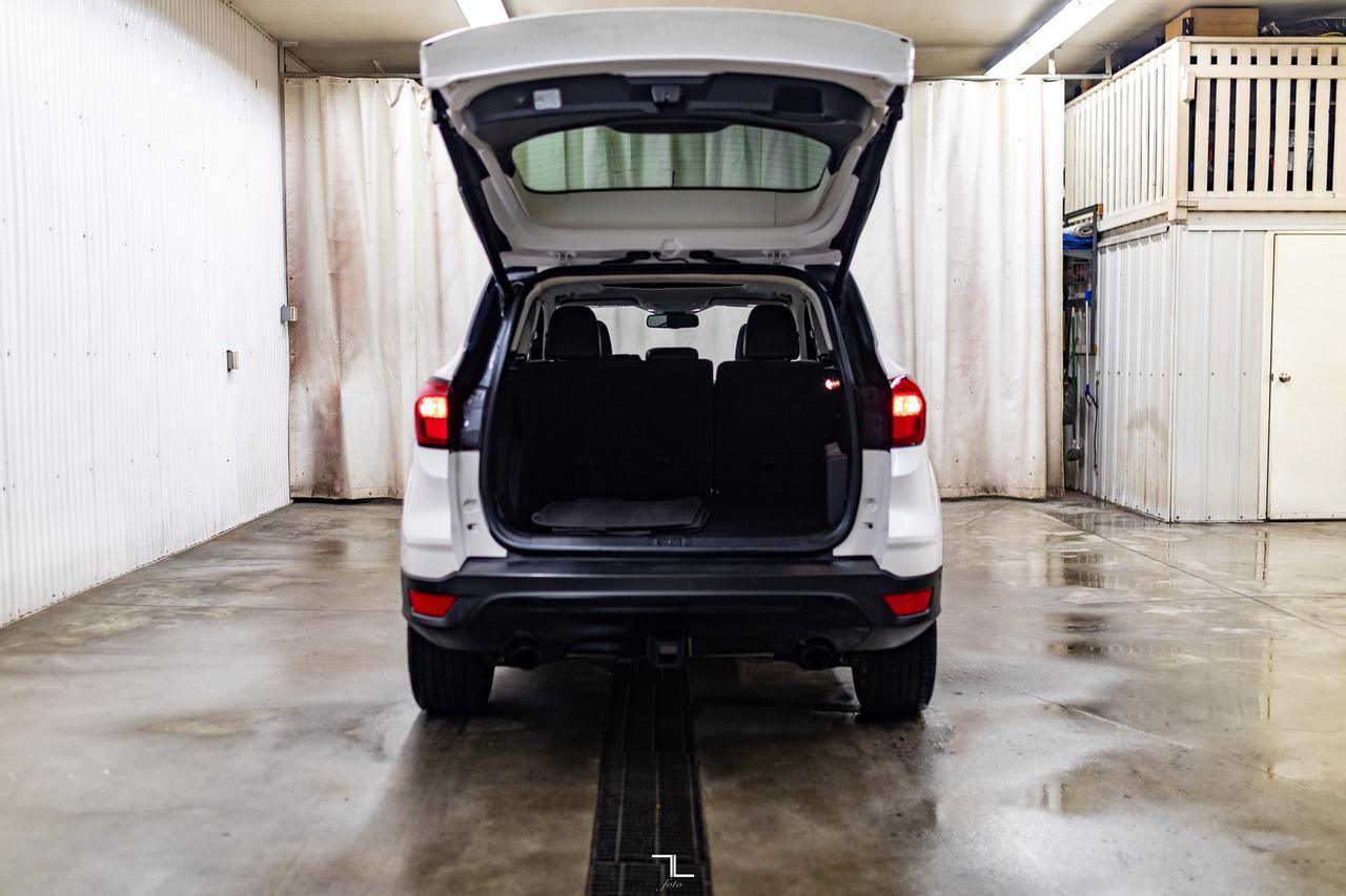 2019 Ford Escape AWD Titanium Nav Roof BCam Red Deer AB