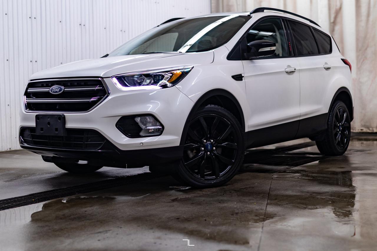 2019 Ford Escape AWD Titanium Nav Roof BCam Red Deer AB
