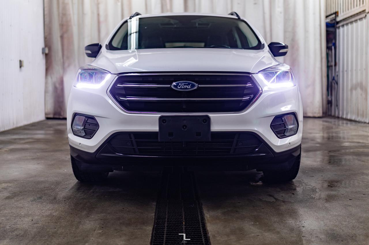 2019 Ford Escape AWD Titanium Nav Roof BCam Red Deer AB