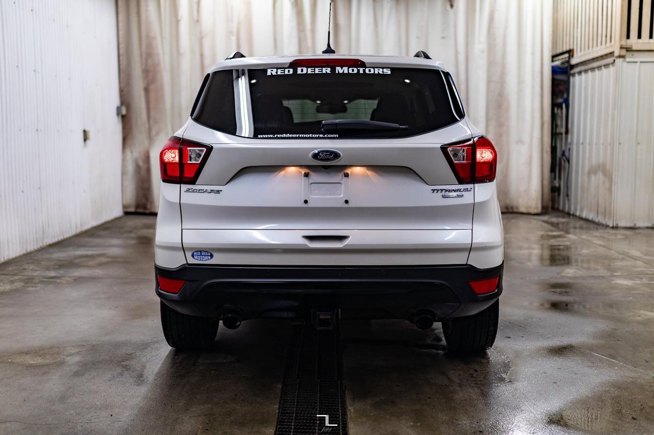 2019 Ford Escape AWD Titanium Nav Roof BCam Red Deer AB