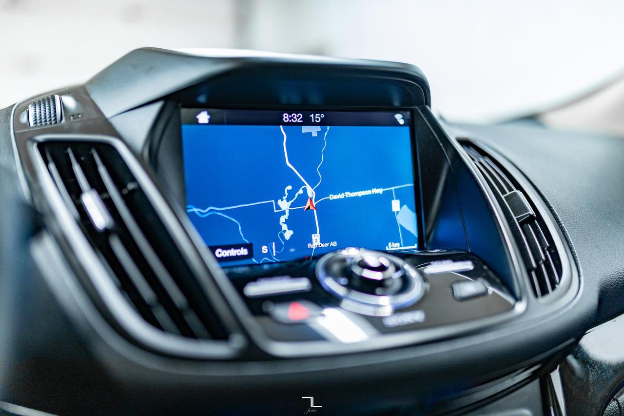 2019 Ford Escape AWD Titanium Nav Roof BCam Red Deer AB