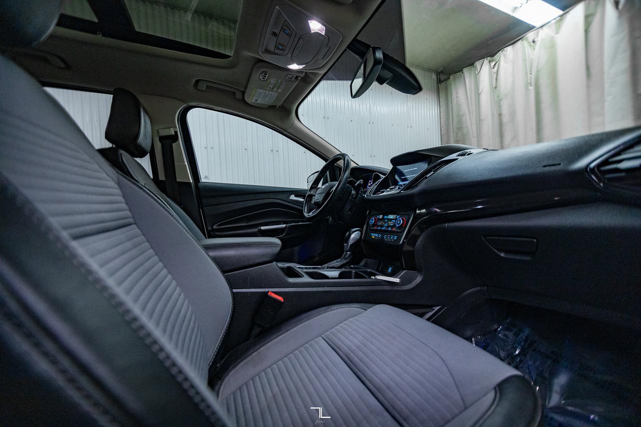 2019 Ford Escape AWD Titanium Nav Roof BCam Red Deer AB