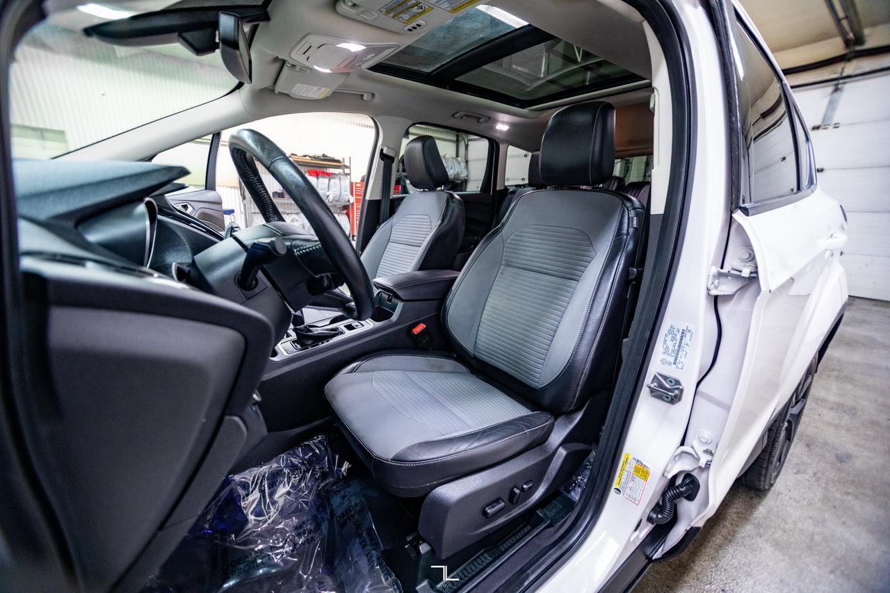 2019 Ford Escape AWD Titanium Nav Roof BCam Red Deer AB