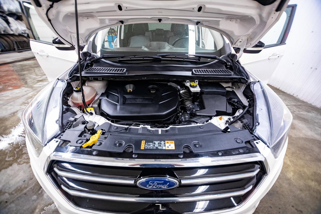 2019 Ford Escape AWD Titanium Nav Roof BCam Red Deer AB